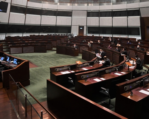 近日由防疫以至其他政策，議會內的建制派都直言質詢，可見沒有了為反而反的反對派，一樣有人可以監察政府，反映民意。