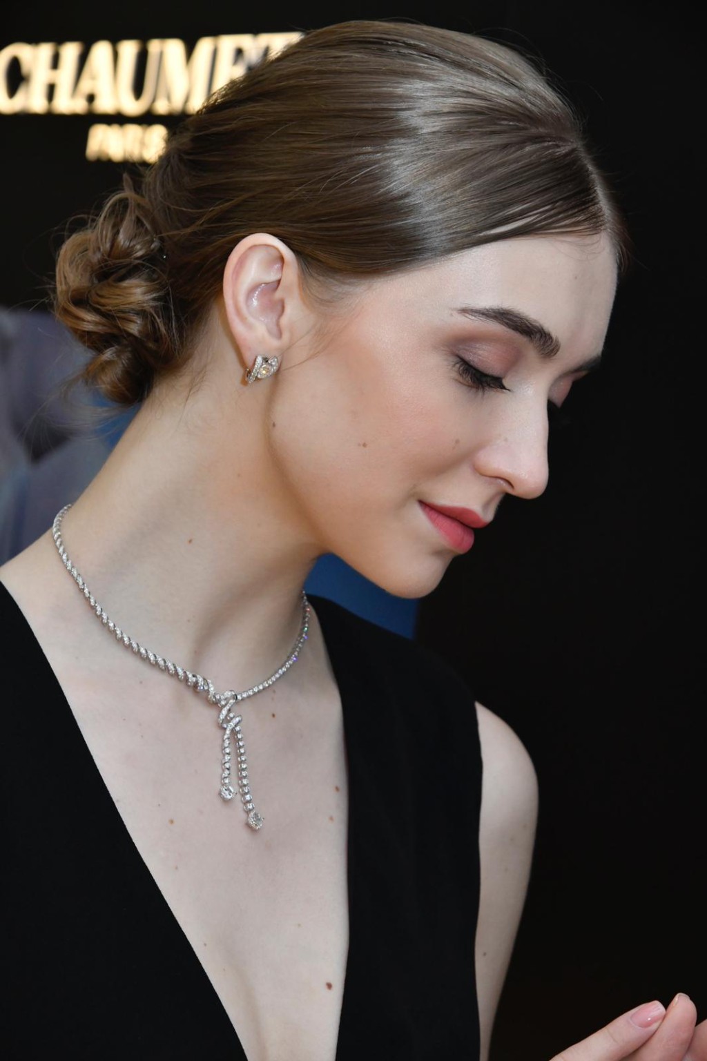 Torsade de Chaumet白金鑽石耳環,鑲嵌2顆各重1.58卡明亮式切割鑽石,以及多顆明亮式切割鑽石。Torsade de Chaumet白金鑽石項鏈,鑲嵌明亮式切割鑽石。