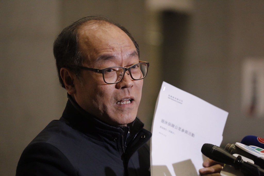 馮反指，上次宣誓風波後市民有所改變。