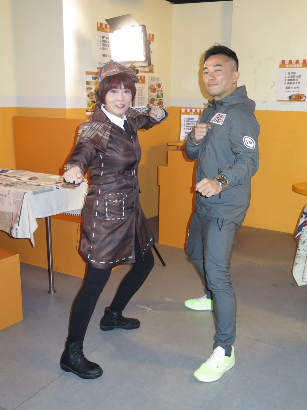 苑仔為香港開電視節目《開工大吉77》錄影,並請嚟羅天池做嘉賓。