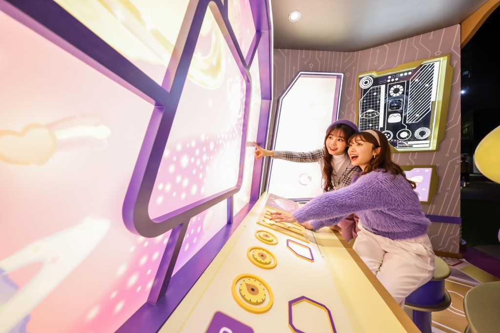 在「星际探测基地」可用立体感应仪器控制2米高巨型布甸狗！（图片来源：新都会广场）