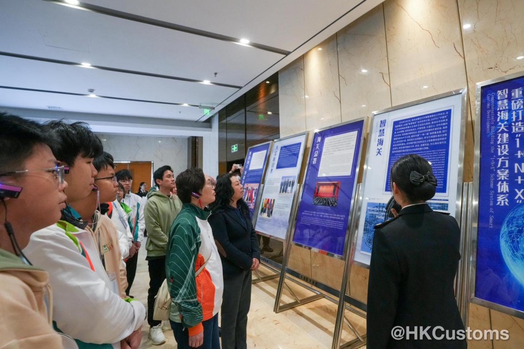 會員透過觀察生物標本，深入認識天津南疆海關守護國門生物安全的重要工作。