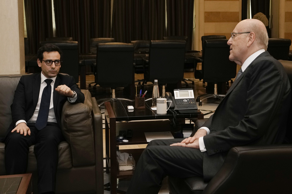 塞茹纳尔与黎巴嫩看守首相会面。美联社