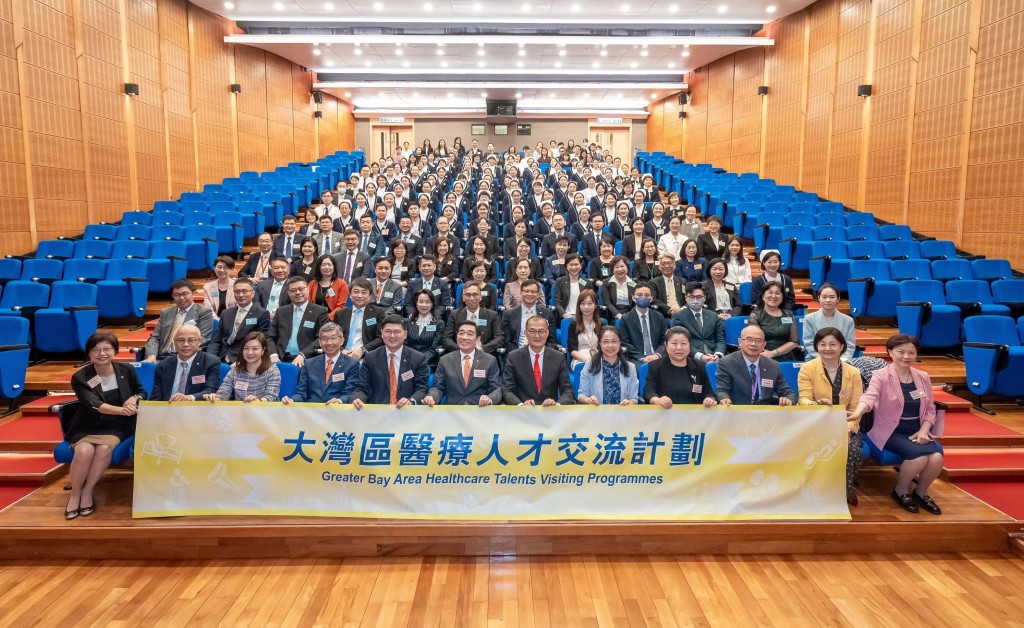 医院管理局今日举行「大湾区医疗人才交流计划」欢迎仪式，正式欢迎80多名广东省医护人员。政府新闻处图片