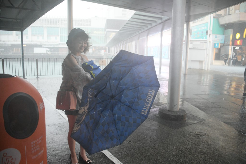 本港今早多处录得超过5毫米雨量。（资料图片）