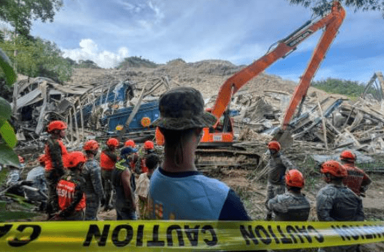 菲律賓中部宿霧市發生嚴重垃圾山崩塌事故。法新社 菲律賓中部宿霧市發生嚴重垃圾山崩塌事故。法新社