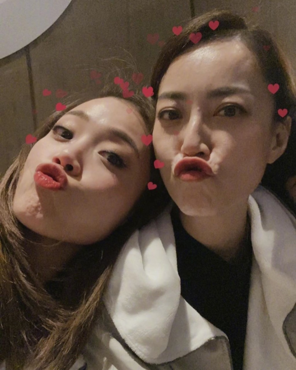 祖兒同Mani齊齊嘟嘴好可愛呀。