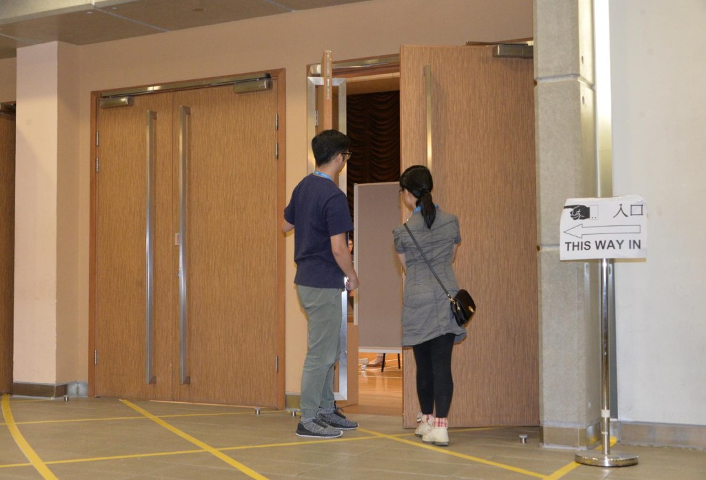 東區區議會佳曉選區投票晚上10時半結束