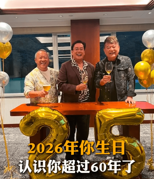 陳百祥和曾志偉今年當然要為譚詠麟慶生。