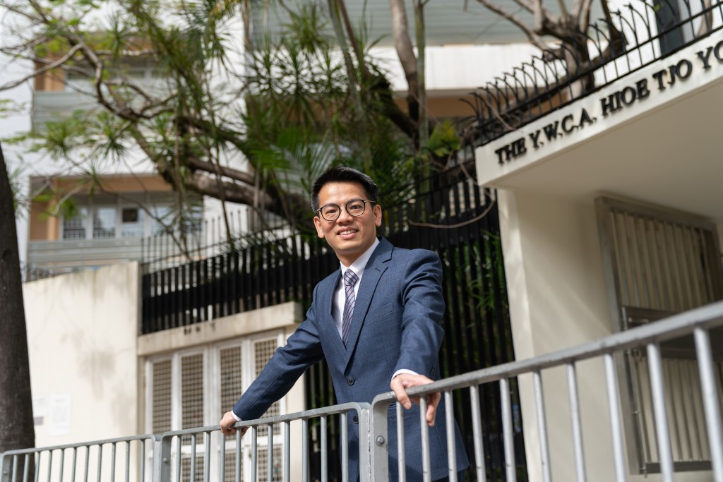 基督教女青年會丘佐榮中學校長郭世民提醒家長，在面試前後均要留意子女的情緒，給予鼓勵和支持。