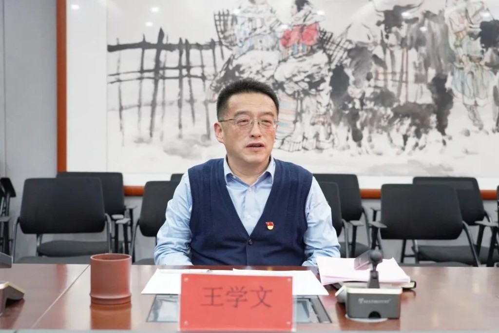 王學文為青海西寧人，1993年7月參加工作，曾任青海省文化和旅遊廳黨組書記、廳長。