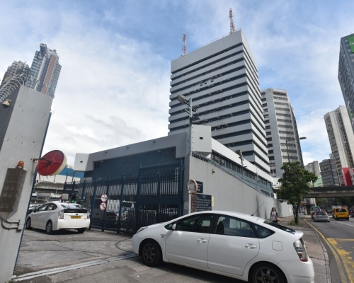 警員青山公路截停一輛失車檢獲毒品。資料圖片