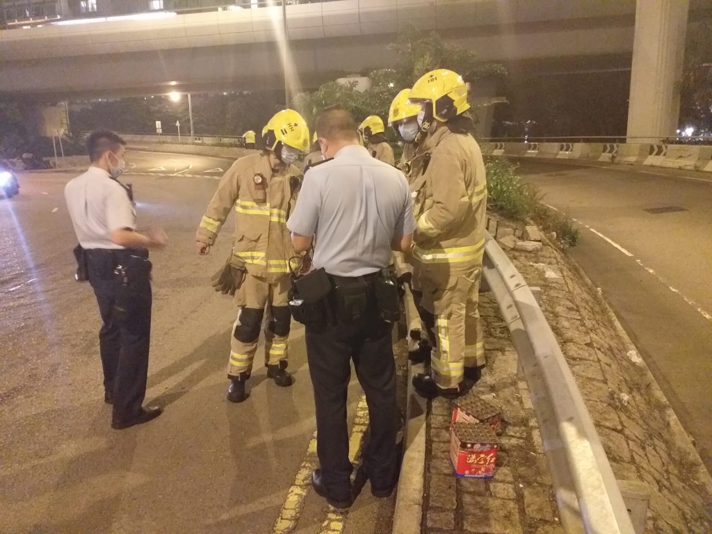警方和消防到場調查。