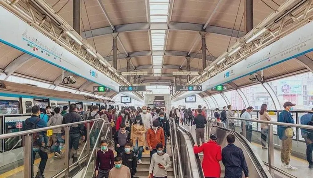 不少港人深圳旅遊都會選擇乘搭地鐵。