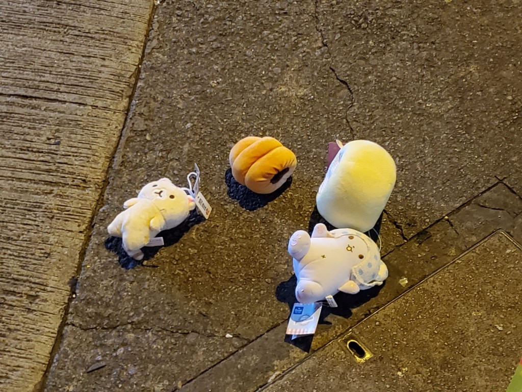 檢獲贓物公仔。