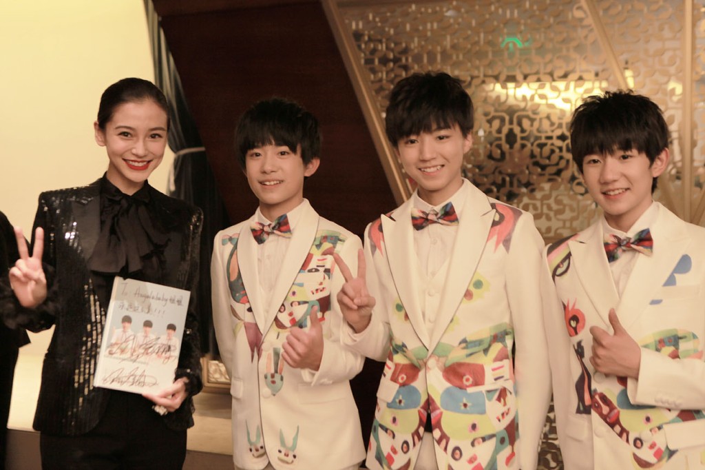 青少年人氣團體「TFBOYS」與楊穎Angelababy(左)合影。資料圖片