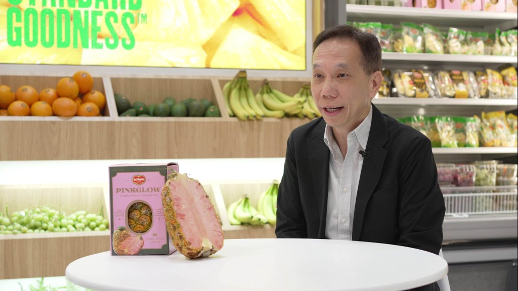 麦锦明指粉红菠萝可以做鸡尾酒或甜品，带来很多新的概念。