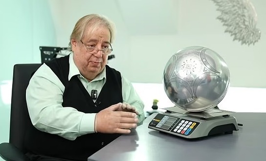 加里多認為,這個神秘球體或是某種能夠利用電磁場飛行的先進探測器。 Youtube