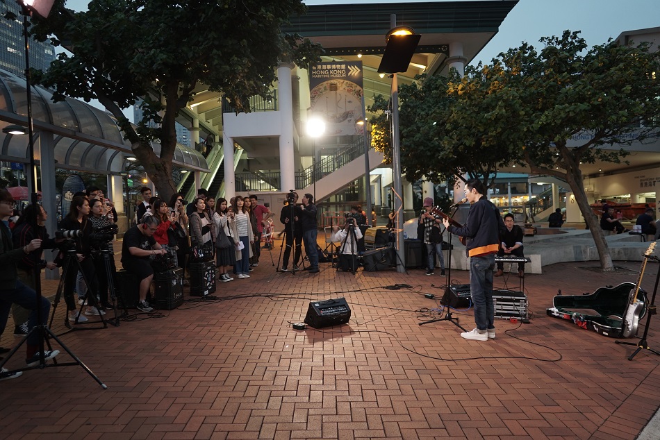 方大同在中環初次Busking反應太踴躍。