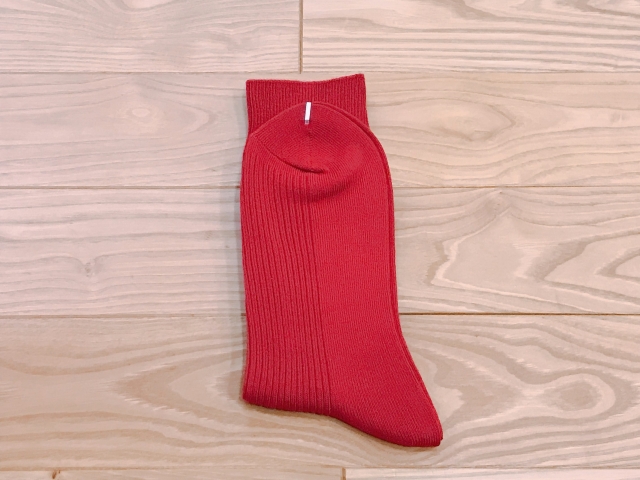 犯太歲生肖可穿親友贈送的紅色內衣、紅襪子，民間認為紅色能辟邪化煞、調和氣場。（圖片來源：PhotoAC）