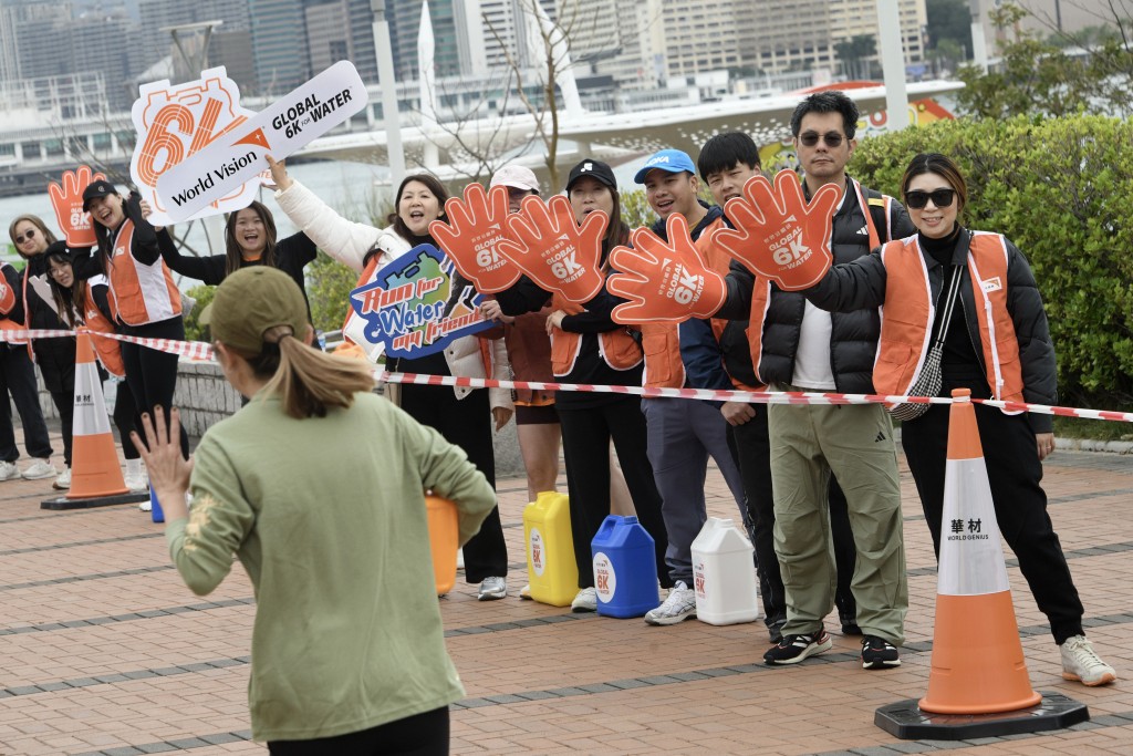 星島義工隊為健兒加油。圖片宣明會提供 星島義工隊為健兒加油。圖片宣明會提供