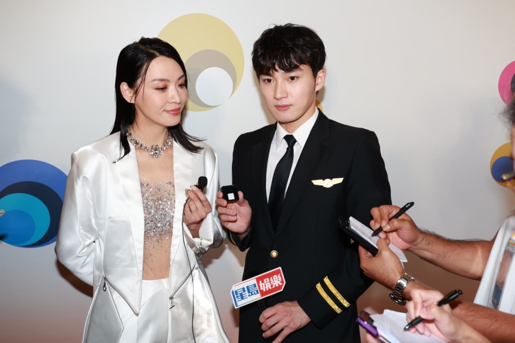 陳煒與許紹雄合作三劇,在《使徒行者2》演「歡喜嫂」,她坦言不知對方身體出問題。 陳煒與許紹雄合作三劇,在《使徒行者2》演「歡喜嫂」,她坦言不知對方身體出問題。