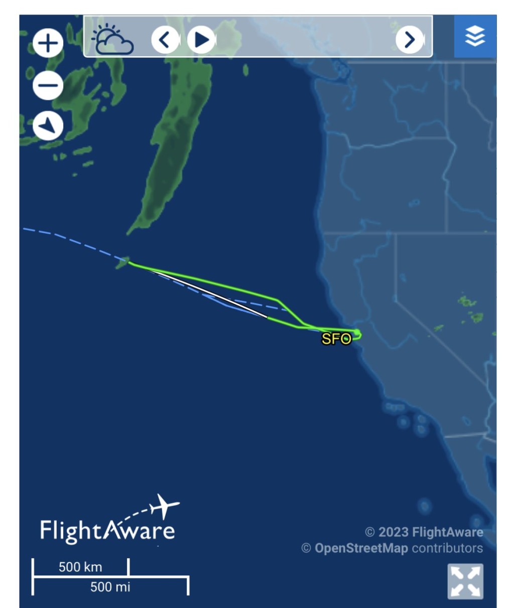涉事UA871航班180度转弯折返。