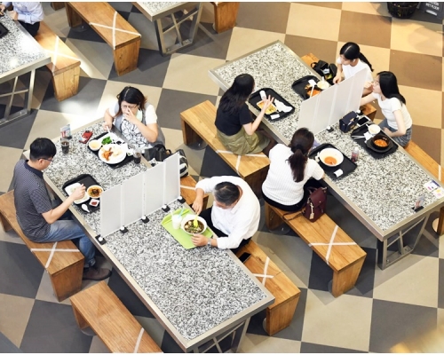 食肆同坐一桌人數由2人放寬至4人,其他防疫規定不變。資料圖片