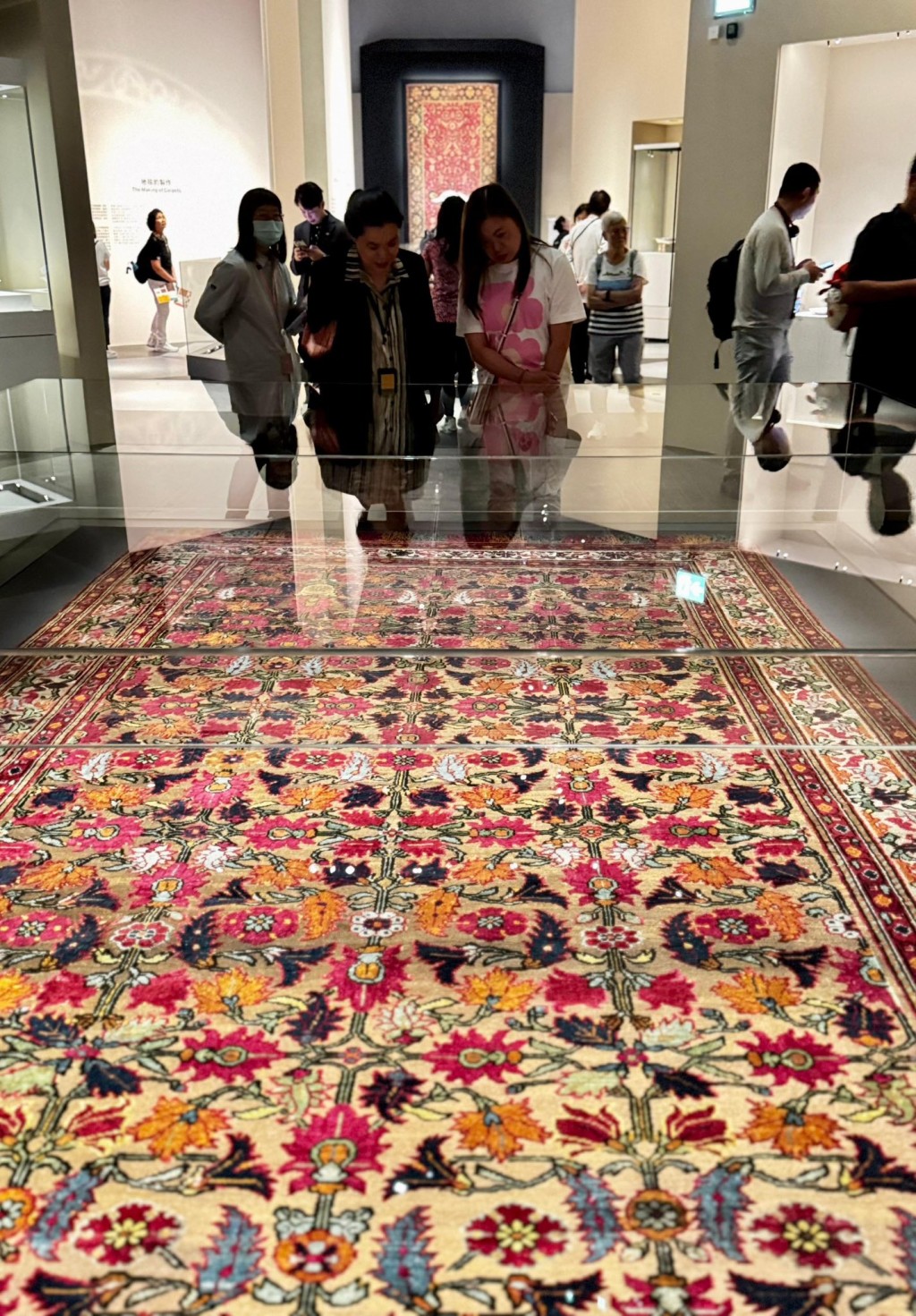 羅淑佩今年4月底出訪中東後,再接觸中東及伊斯蘭文化展品。羅淑佩FB圖片 羅淑佩今年4月底出訪中東後,再接觸中東及伊斯蘭文化展品。羅淑佩FB圖片