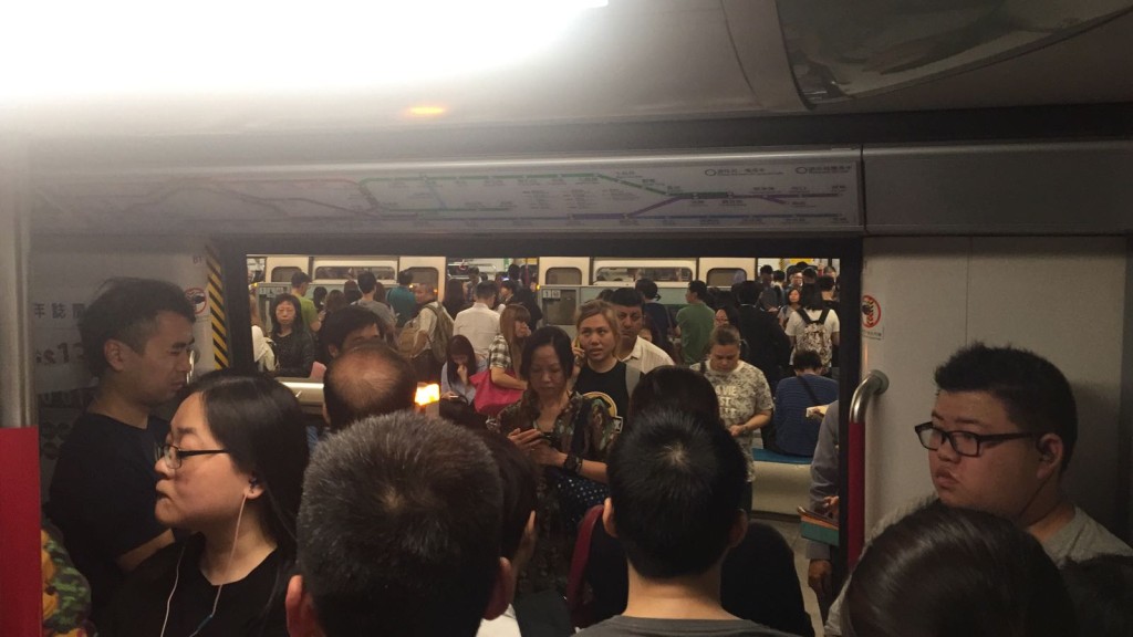 九龍塘至觀塘站列車停駛。