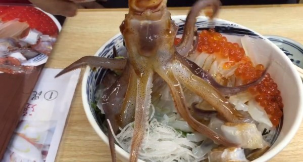 活章鱼是韩国有名料理，但也易生窒息意外。