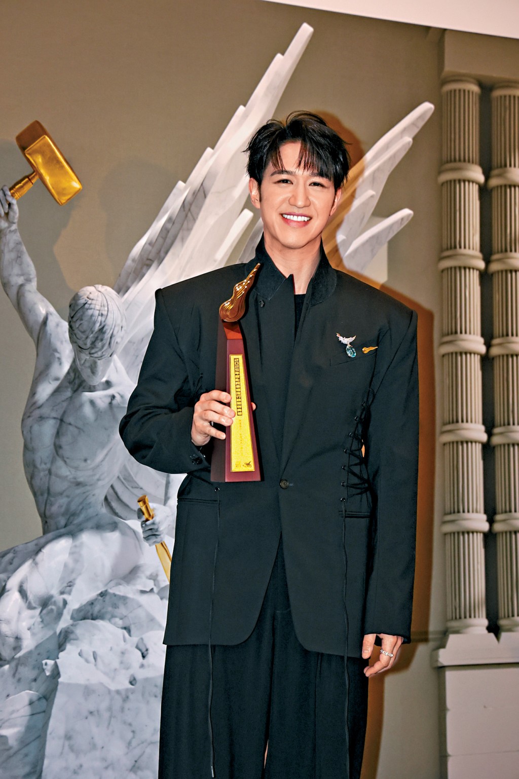馮允謙入行14年首奪男歌手金獎。