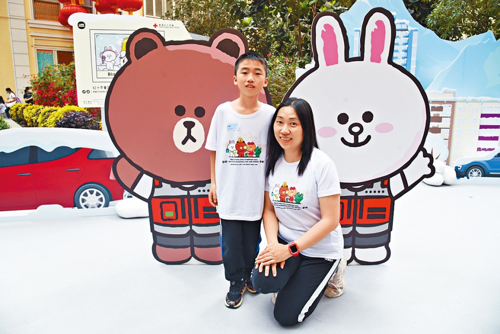 制服團隊公開團會員李宇航（左）及制服團隊團長陳少霞（右）。