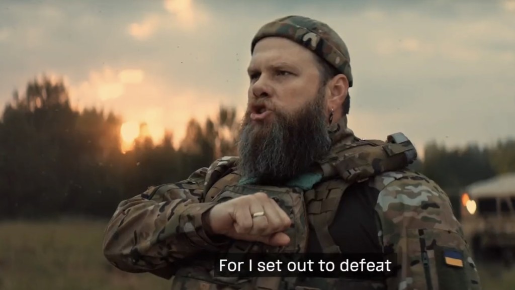 宣傳影片顯示烏軍在日出時分誓師。