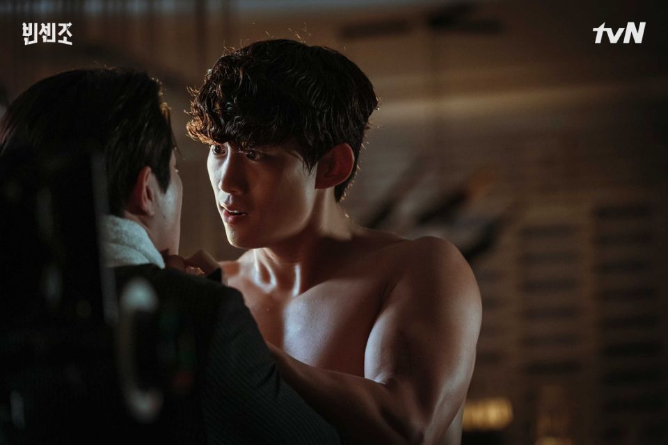 澤演在熱播韓劇《黑道律師文森佐》表現令人驚喜。