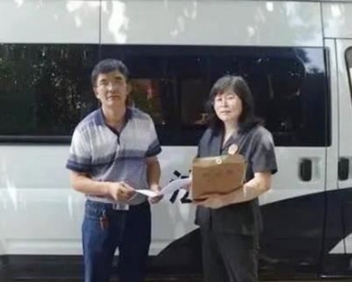 內地一名鄰居,30年來不離不棄地照顧一名住在隔壁的老人,之後竟繼承了老人一半的遺產。網圖