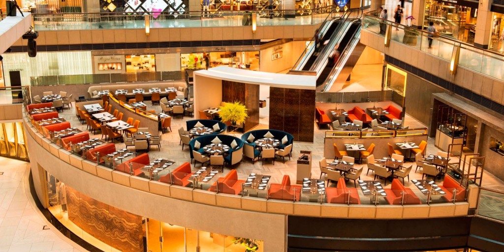 位於中環置地廣塲中庭1樓的「CAFÉ LANDMARK」