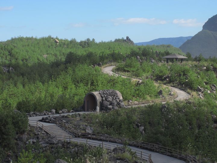 徒步櫻島一周，需時約九小時。