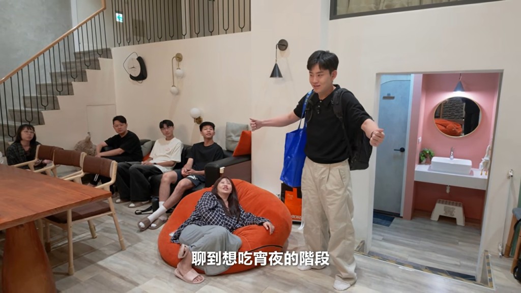 Joeman表示：「我已經學會煮牛肉麵了」、「我媽已經吃過我煮的牛肉麵了，她說相當的好吃」，之後開始在鏡頭前煮牛肉麵。