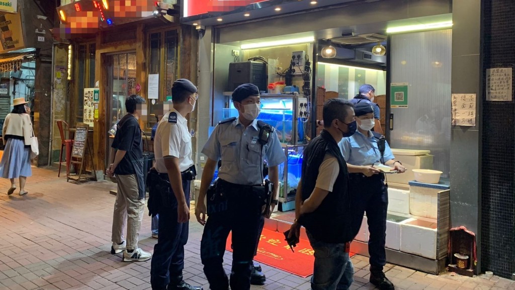 旺角多個部門採聯合行動巡查食肆。
