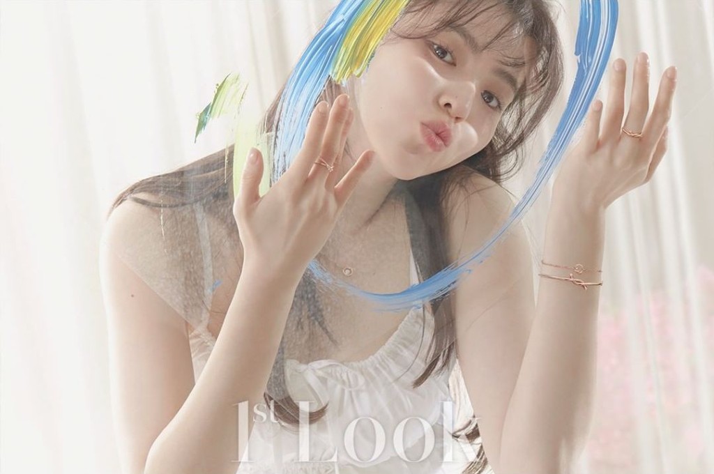 嘟嘴好可愛。(1st Look圖片)