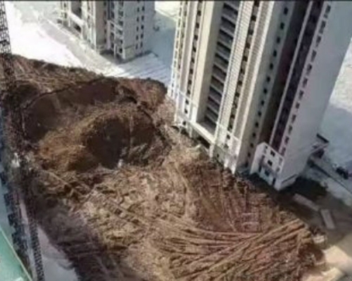 江西南昌一在建樓盤坍塌,目前項目停工。(網圖)