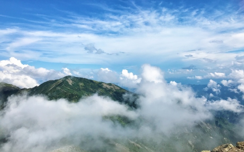 秦嶺冰晶頂的雲海美景吸引不少山友。(朱雀國家森林公園)