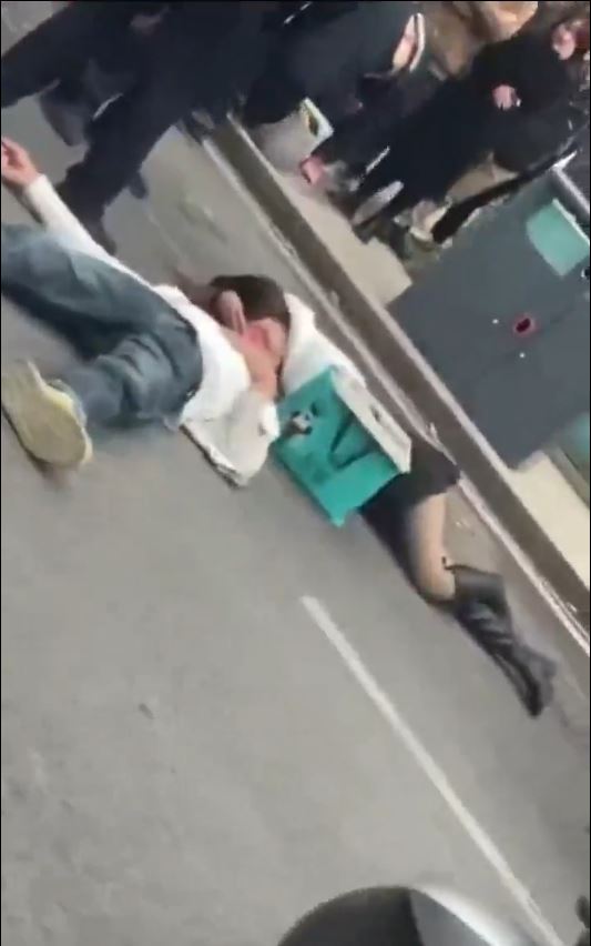 武漢街頭3日發生商家與騎手衝突，1人被殺。Ｘ