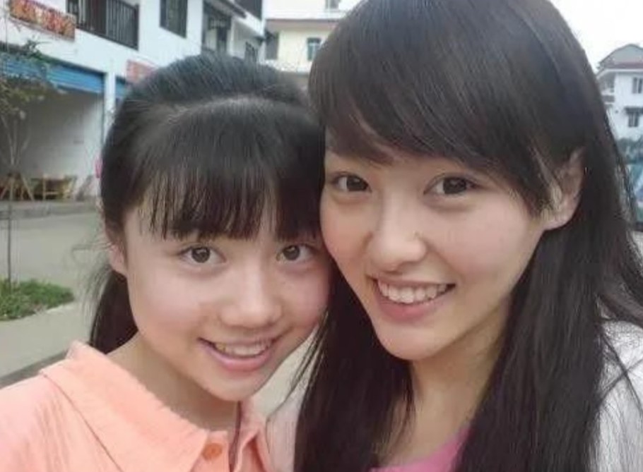 唐嫣（右）在大学时期是校花级美女。