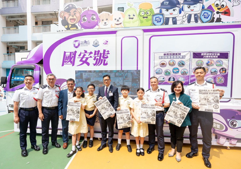 宣传车以“国安号”为设计主题,车身及车厢加入警队吉祥物元素。 宣传车以“国安号”为设计主题,车身及车厢加入警队吉祥物元素。