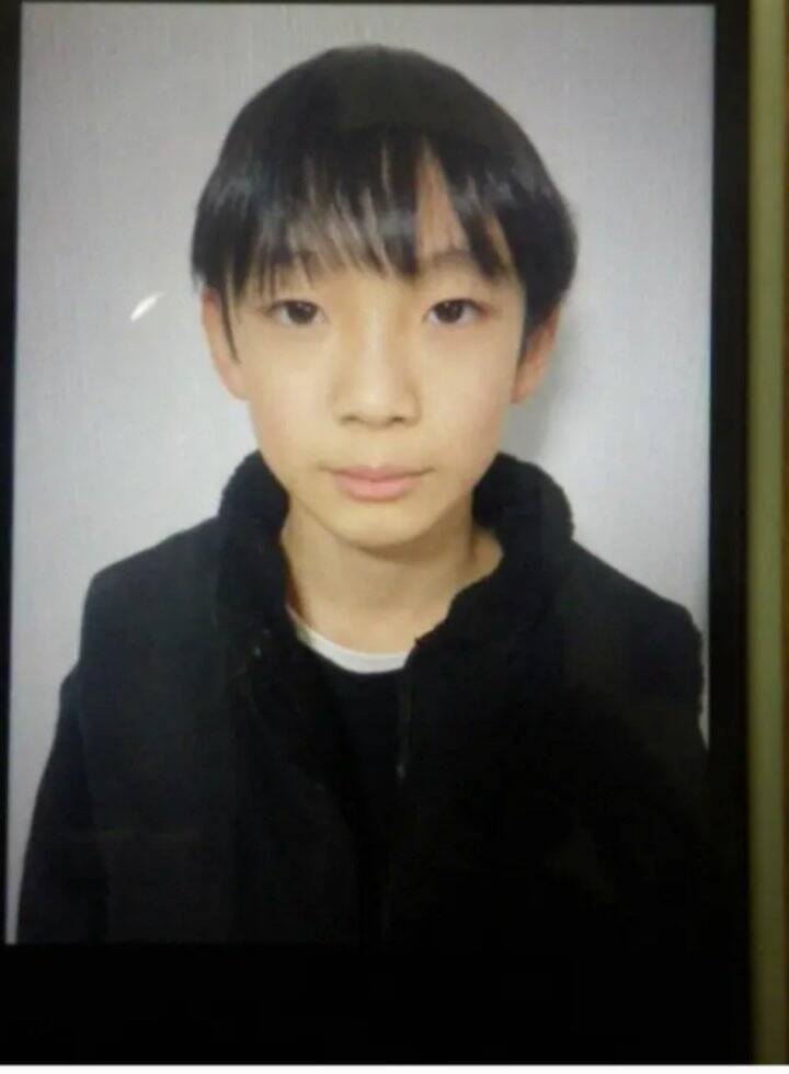 日本11岁男童失踪21日案情现突破，山区寻获怀疑属于其运动鞋。 X@mokkougenta