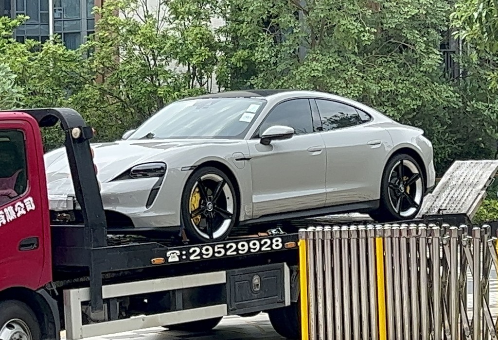 警方過去曾拖走涉案人的名貴跑車。資料圖片