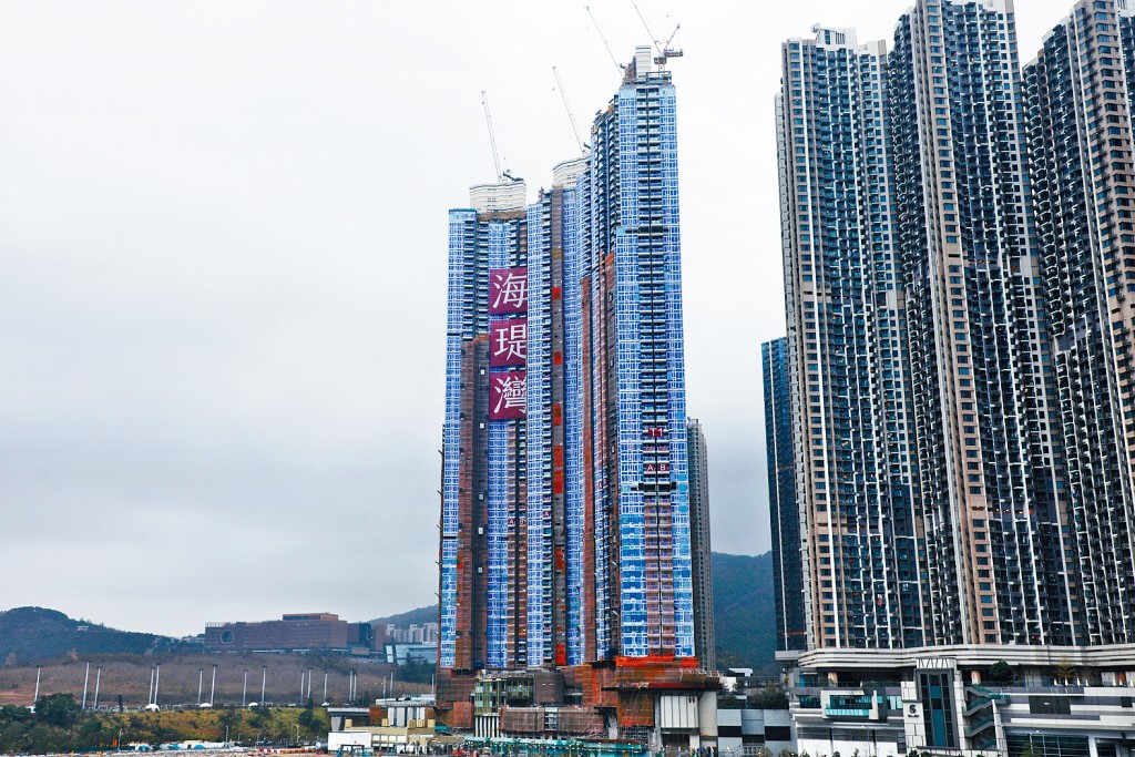 將軍澳日出康城海瑅灣臨海而建，分2期發展共提供2550伙。