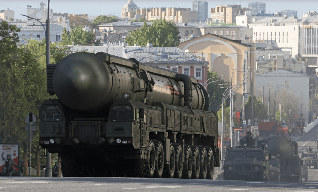 受烏克蘭連番空襲威脅，俄方宣布今年紅場閱兵將罕有取消展示陸上軍備。路透社